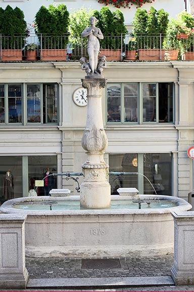Stadtführung in der Altstadt von Zürich - Brunnen am Napfplatz